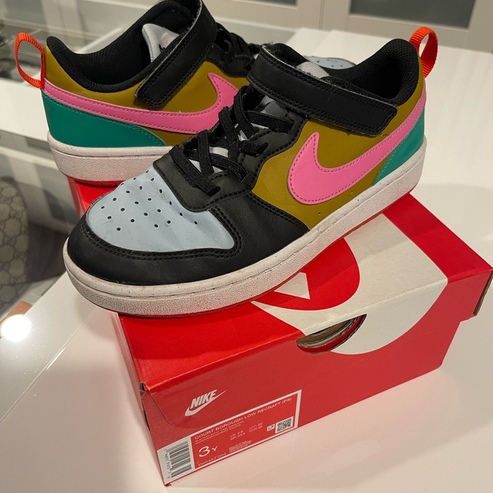 Nike Kids' Sneakers COURT BOROUGH LOW RECRAFT size 3Y